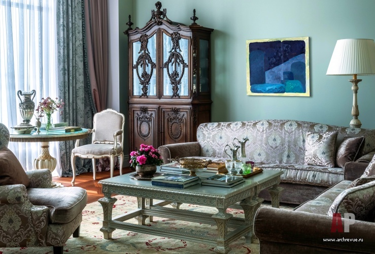 Фото интерьера зоны отдыха квартиры в классическом стиле