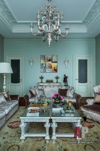 Фото интерьера гостиной квартиры в классическом стиле