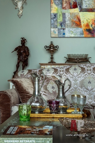 Фото интерьера гостиной квартиры в классическом стиле