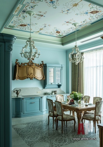 Фото интерьера кухни квартиры в классическом стиле