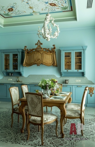 Фото интерьера столовой квартиры в классическом стиле