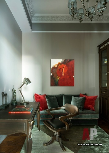 Фото интерьера кабинета квартиры в классическом стиле