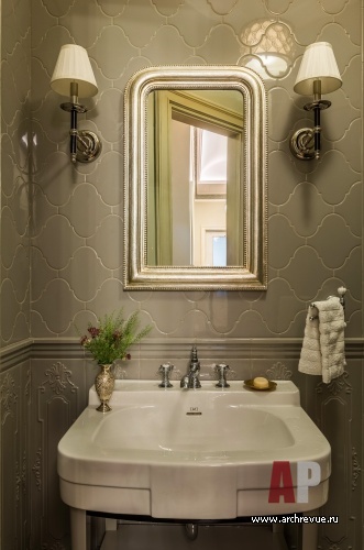 Фото интерьера гостевого санузла квартиры в классическом стиле