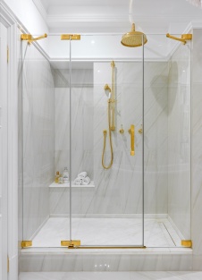 Фото интерьера санузла квартиры в стиле неоклассика