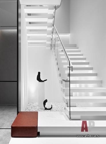 Фото интерьера лестницы квартиры в стиле эко Фото интерьера лестничного холла квартиры в стиле эко