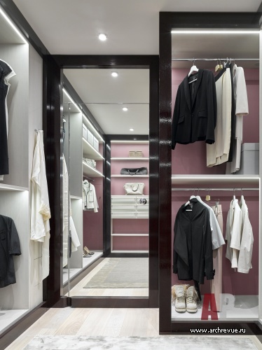 Фото интерьера гардеробной квартиры в современном стиле