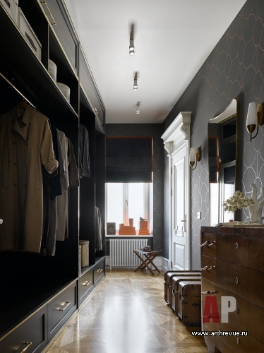 Фото интерьера гардеробной квартиры в стиле китч