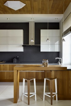 Фото интерьера кухни дома в современном стиле