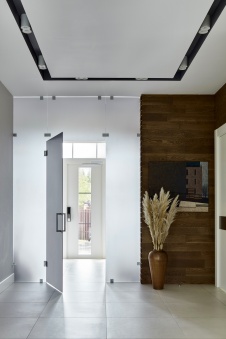 Фото интерьера коридора дома в современном стиле
