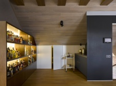 Фото интерьера винотеки дома в современном стиле