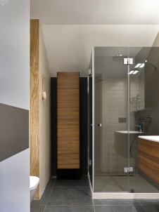 Фото интерьера гостевого санузла дома в современном стиле