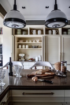 Фото интерьера кухни таунхауса в классическом стиле