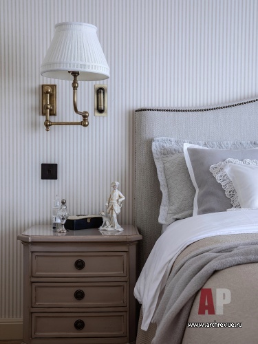 Фото интерьера спальни таунхауса в классическом стиле