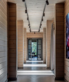 Фото интерьера коридора дома в стиле шале