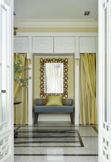 Фото интерьера входной зоны квартиры в стиле неоклассика