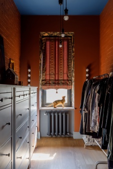 Фото интерьера гардеробной дома в стиле фьюжн