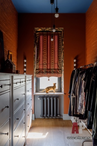 Фото интерьера гардеробной дома в стиле фьюжн