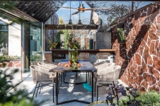 Фото беседки дома в современном стиле