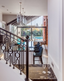 Фото интерьера кухни дома в современном стиле