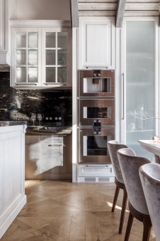 Фото интерьера кухни дома в современном стиле