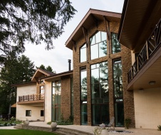 Фото фасада дома в стиле неоклассика