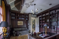 Фото интерьера библиотеки дома в классическом стиле
