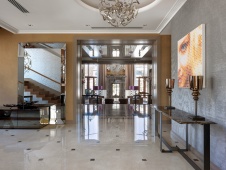 Фото интерьера входной зоны дома в стиле фьюжн