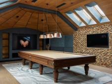 Фото интерьера бильярдной дома в стиле фьюжн