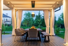 Фото фасада дома в стиле фьюжн