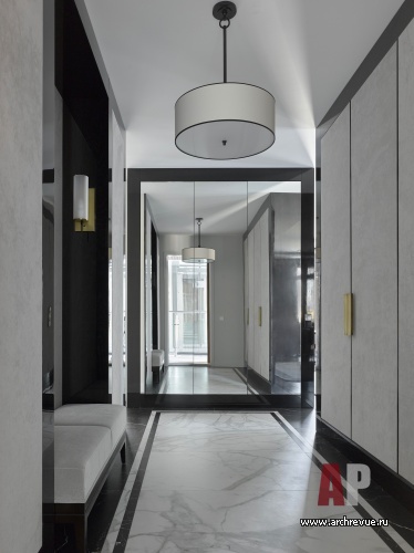 Фото интерьера входной зоны квартиры в современном стиле