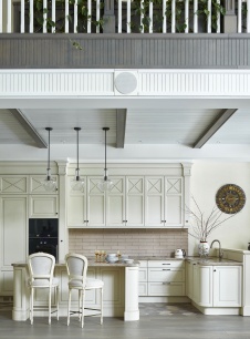 Фото интерьера кухни дома в стиле шале