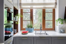 Фото интерьера кухни дома в стиле неоклассика