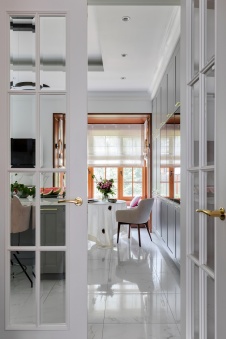 Фото интерьера кухни дома в стиле неоклассика