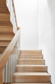 Фото интерьера лестницы дома в скандинавском стиле