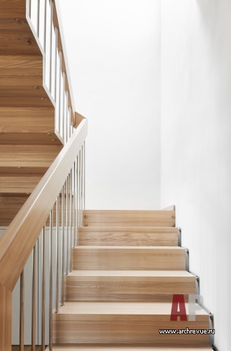 Фото интерьера лестницы дома в скандинавском стиле