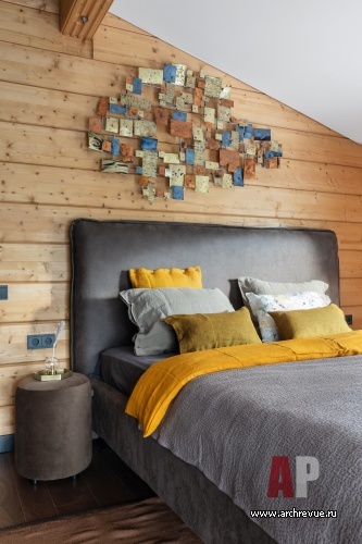 Фото интерьера гостевой деревянного дома в стиле эко