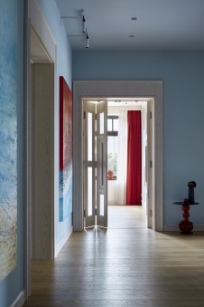 Фото интерьера коридора дома в современном стиле