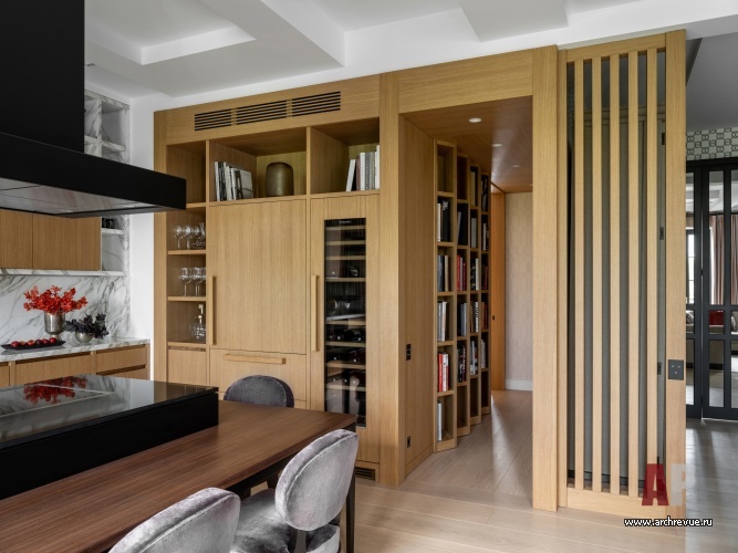 Фото интерьера библиотеки квартиры в стиле эко Фото интерьера коридора квартиры в стиле эко