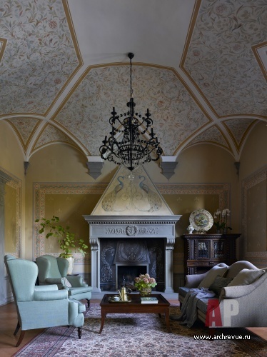 Фото интерьера каминной дома в классическом стиле