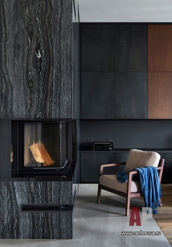 Фото интерьера каминной квартиры в стиле эко