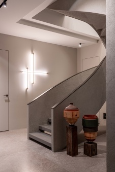 Фото интерьера лестничного холла квартиры в стиле фьюжн