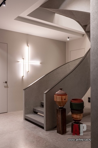 Фото интерьера лестничного холла квартиры в стиле фьюжн
