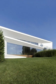 Фото фасада дома в стиле минимализм