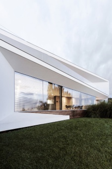 Фото фасада дома в стиле минимализм