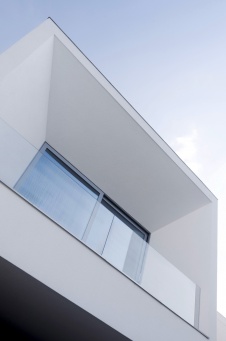 Фото фасада дома в стиле минимализм