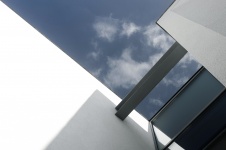 Фото фасада дома в стиле минимализм