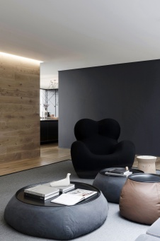 Фото интерьера гостиной дома в стиле минимализм