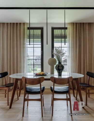 Фото интерьера столовой дома в современном стиле