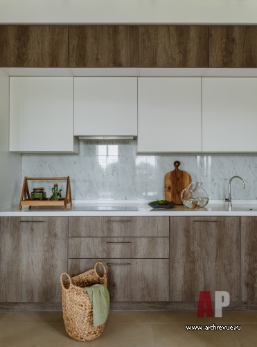 Фото интерьера кухни дома в современном стиле