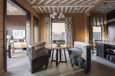 Фото интерьера кухни деревянного дома в стиле фьюжн